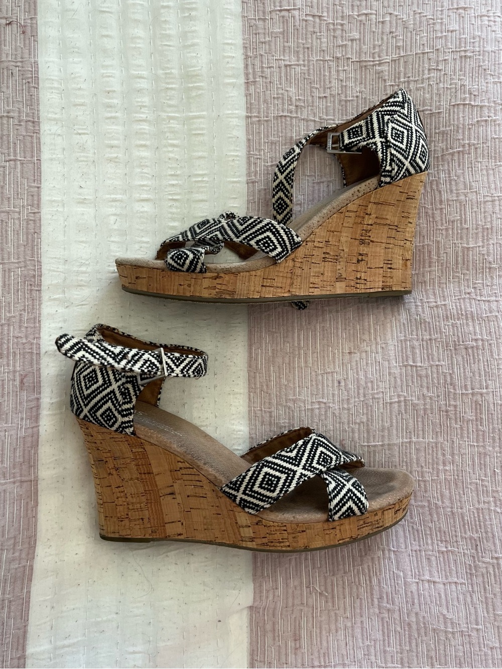 Y2K 2000s Wedge Sandals Geometric Ankle Strap Black/White Toms 10